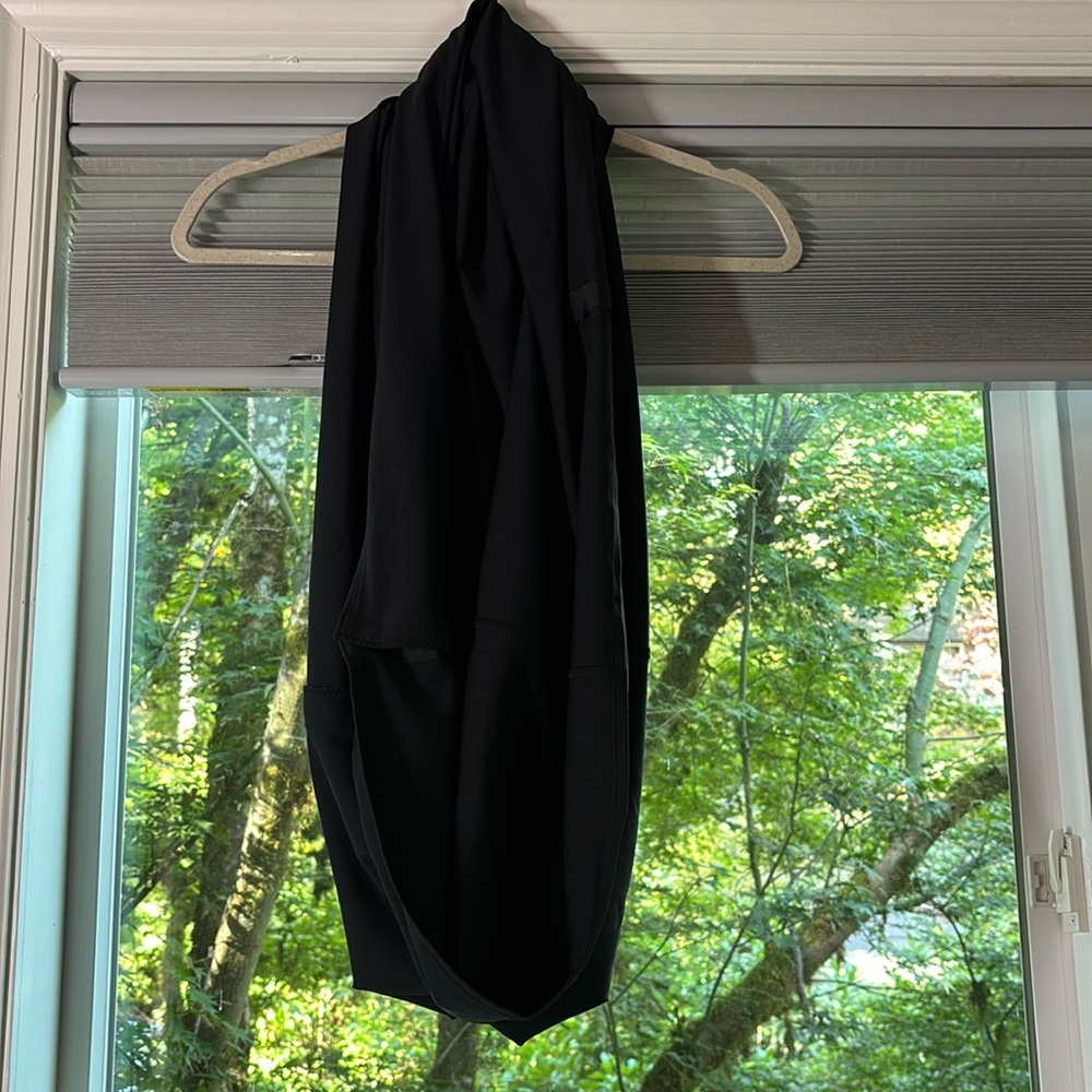 Lululemon nulu circle snap scarf